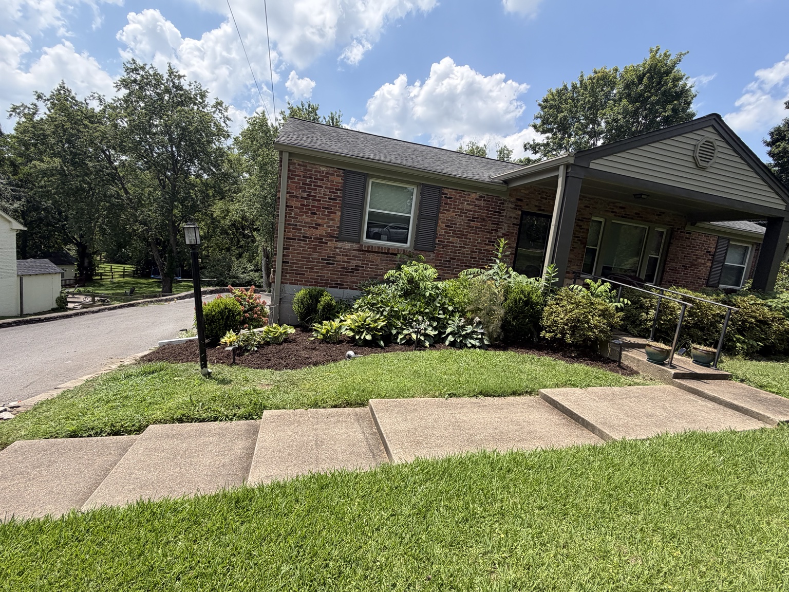 Clean planting bed after yard cleanup and mulch